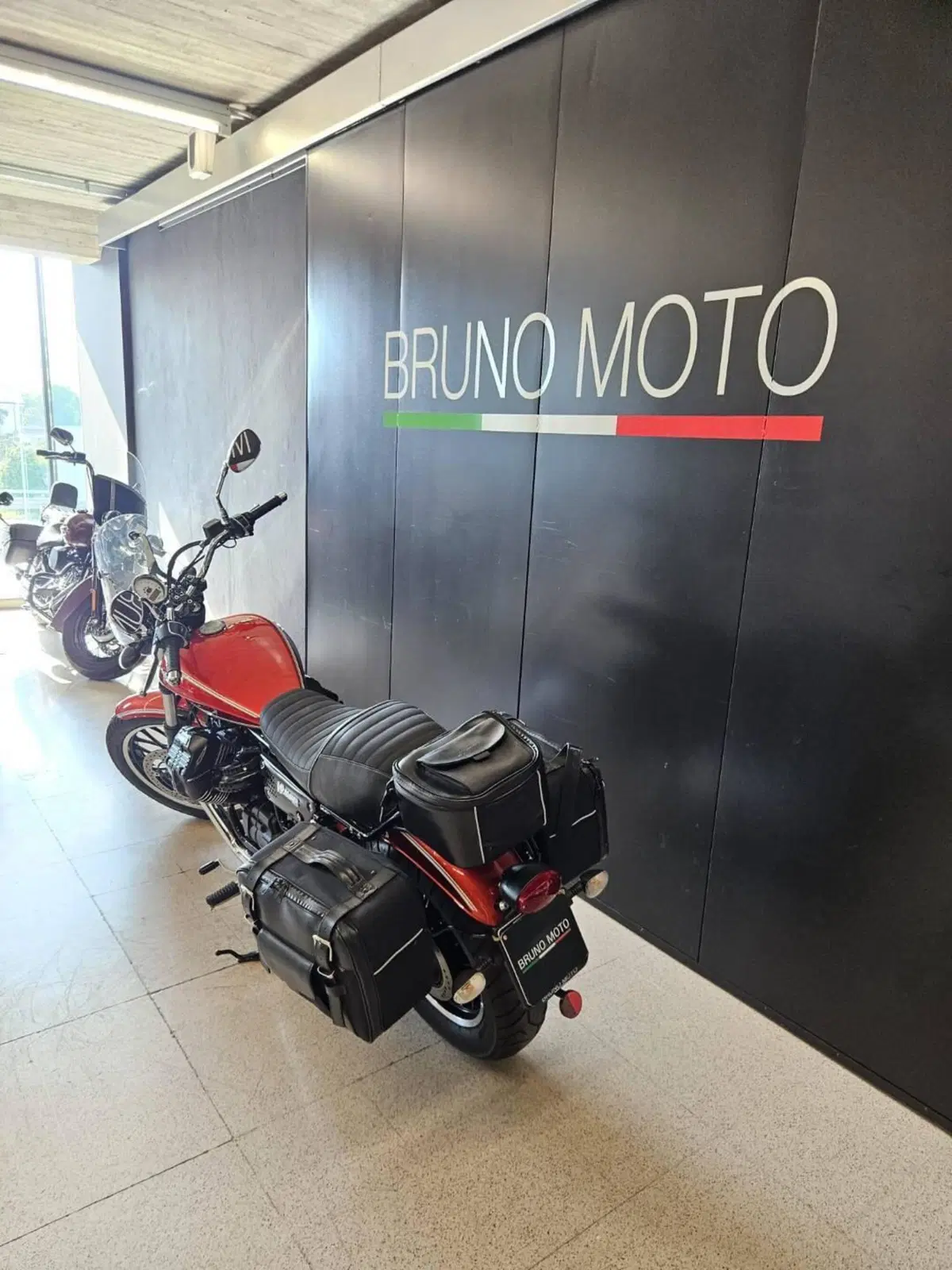 Moto Guzzi V9 Roamer (2016 - 18) (5)