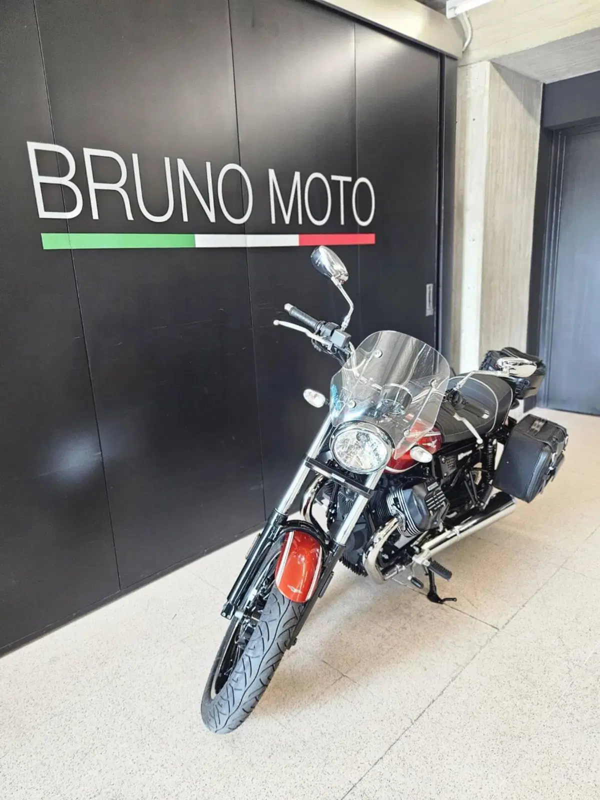 Moto Guzzi V9 Roamer (2016 - 18) (6)