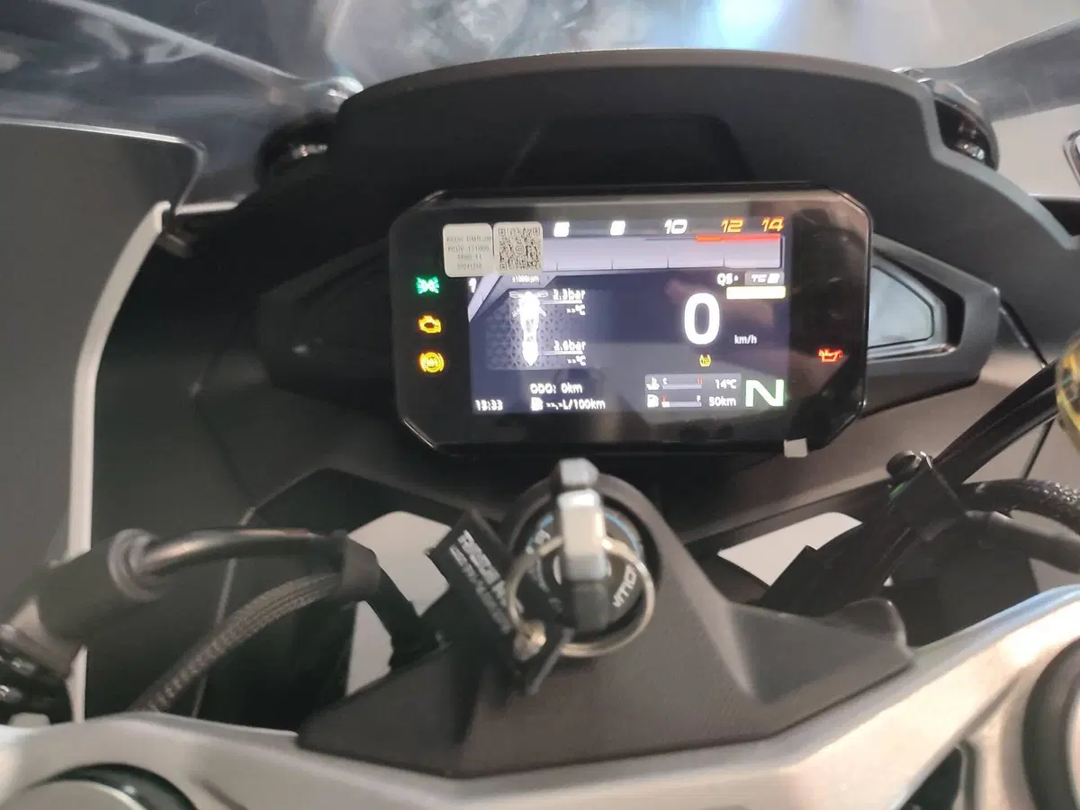 CFMOTO 675SR-R (2025 - 26) (6)