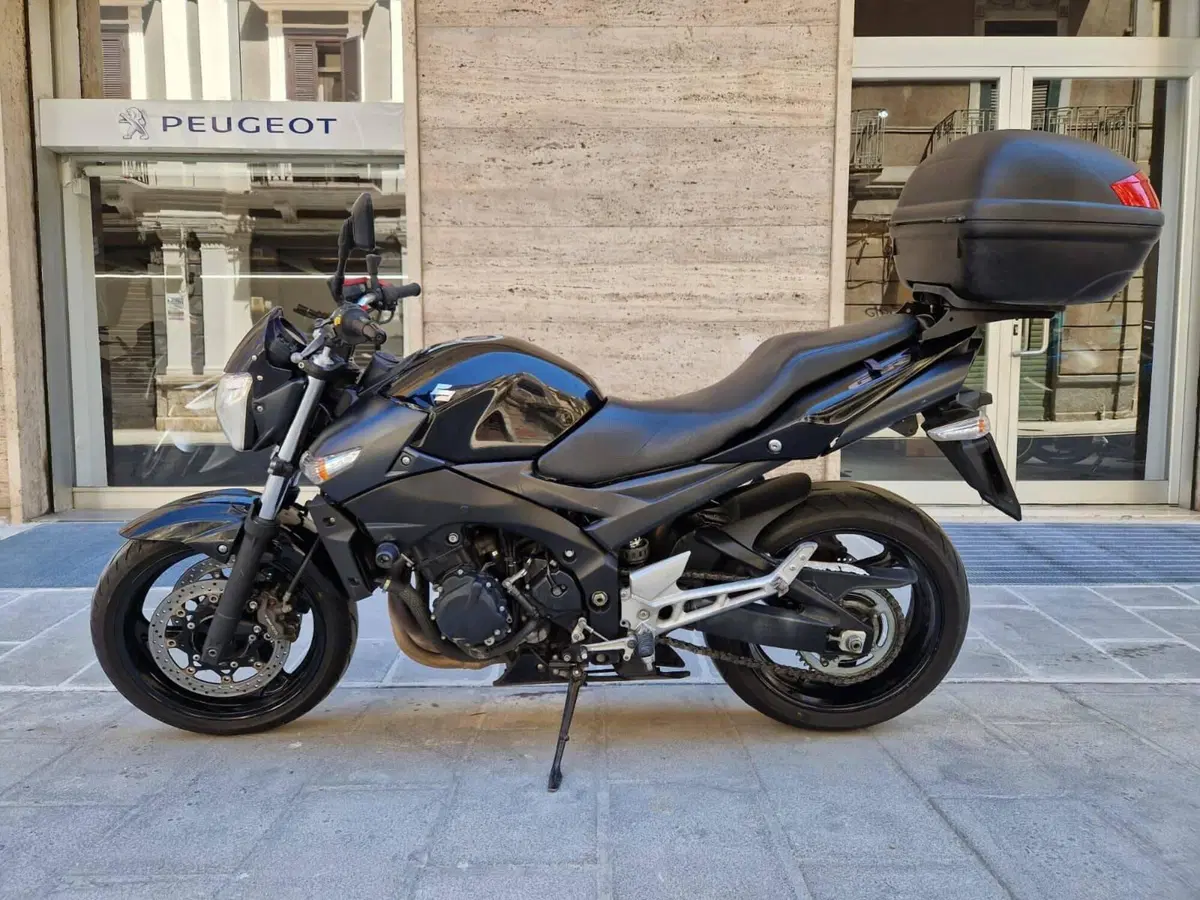 Suzuki GSR 600 (2006 - 11) (3)