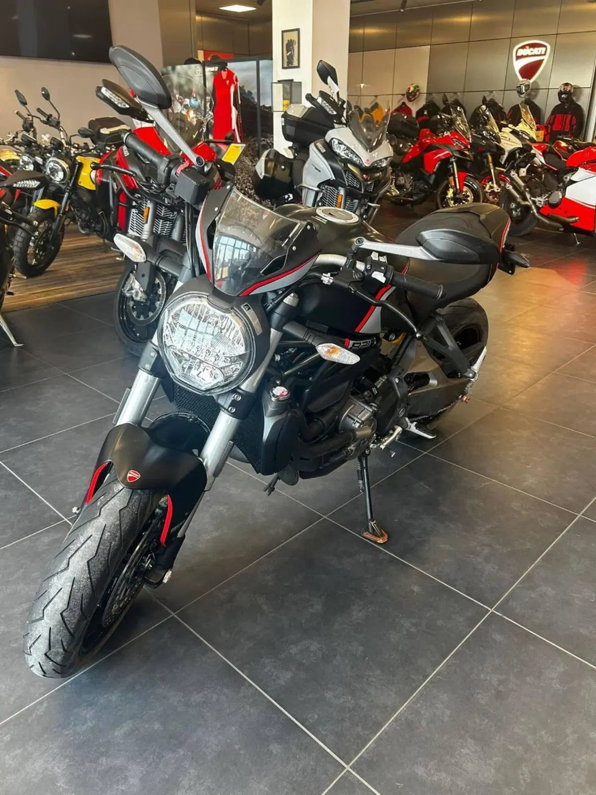 Ducati Monster 821 Stealth (2019 - 20) (8)