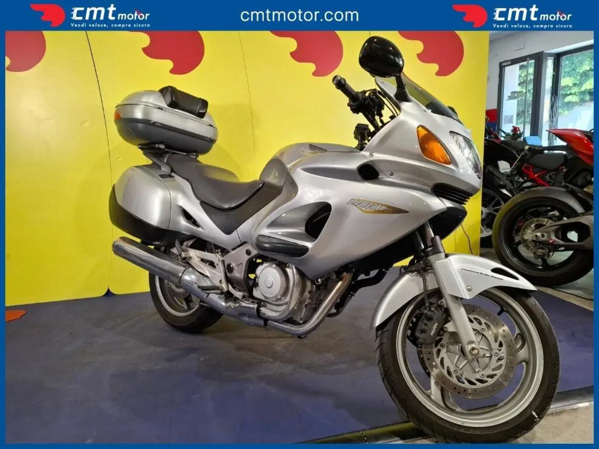 Honda Deauville 650 (2002 - 05) (3)