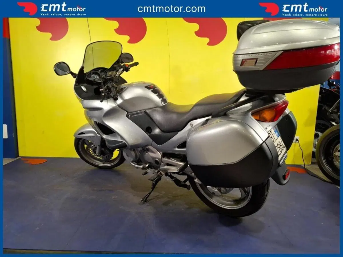 Honda Deauville 650 (2002 - 05) (6)