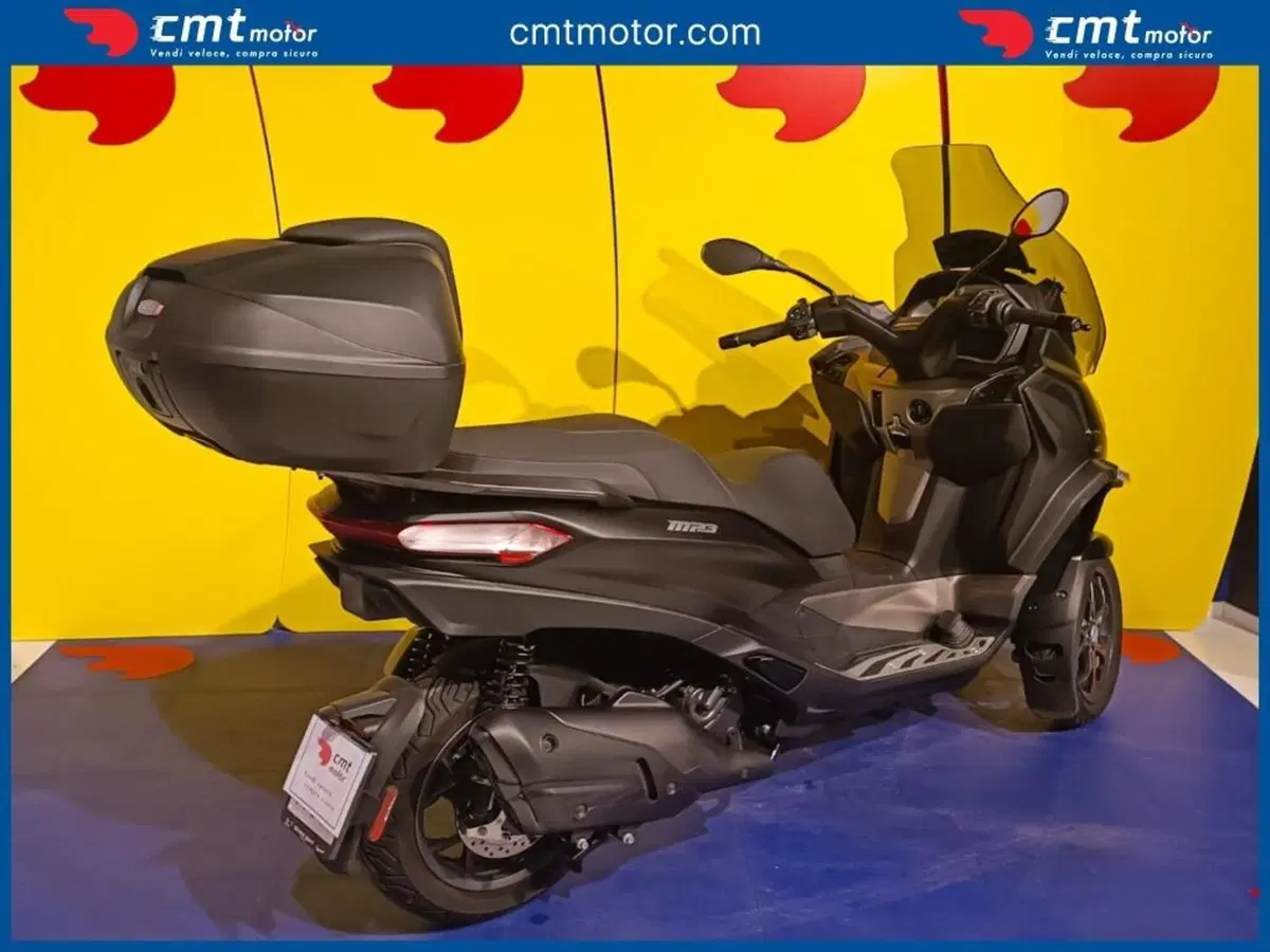 Piaggio MP3 530 Hpe Exclusive (2025 - 26) (2)
