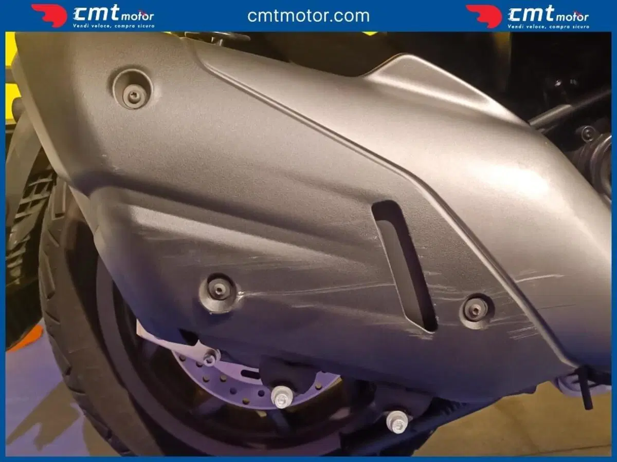 Piaggio MP3 530 Hpe Exclusive (2025 - 26) (6)