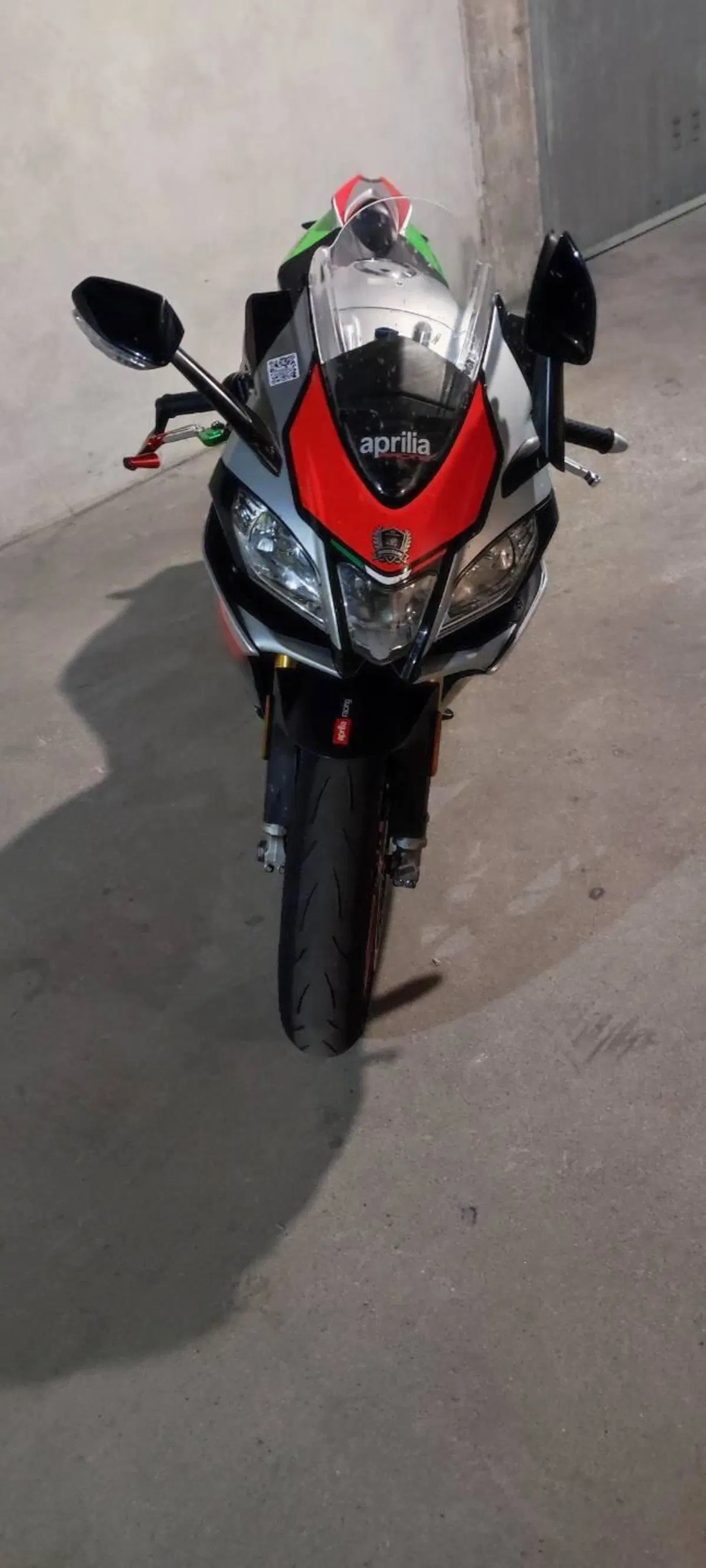 Aprilia RSV4 RF (2017 - 19) (2)