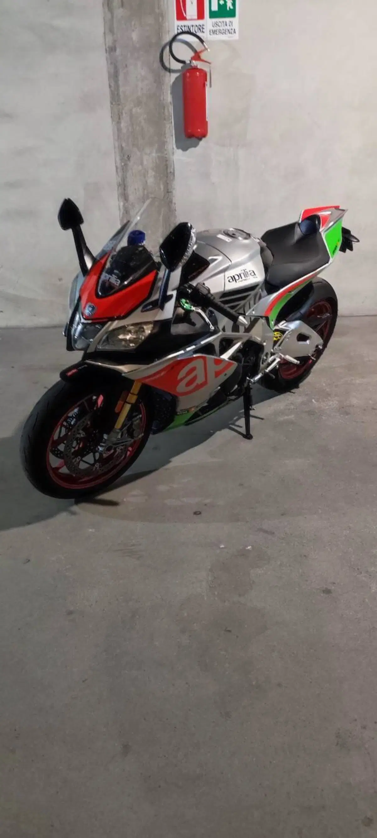 Aprilia RSV4 RF (2017 - 19) (3)