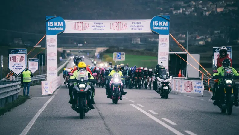 Nel ciclismo le moto sono un problema? Macch&egrave;, &egrave; una montatura