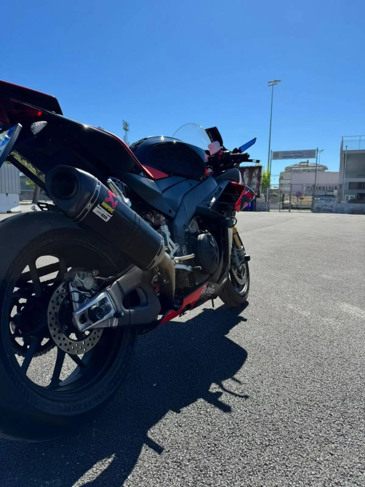 Aprilia RSV4 1100 Factory (2021 - 24) (3)