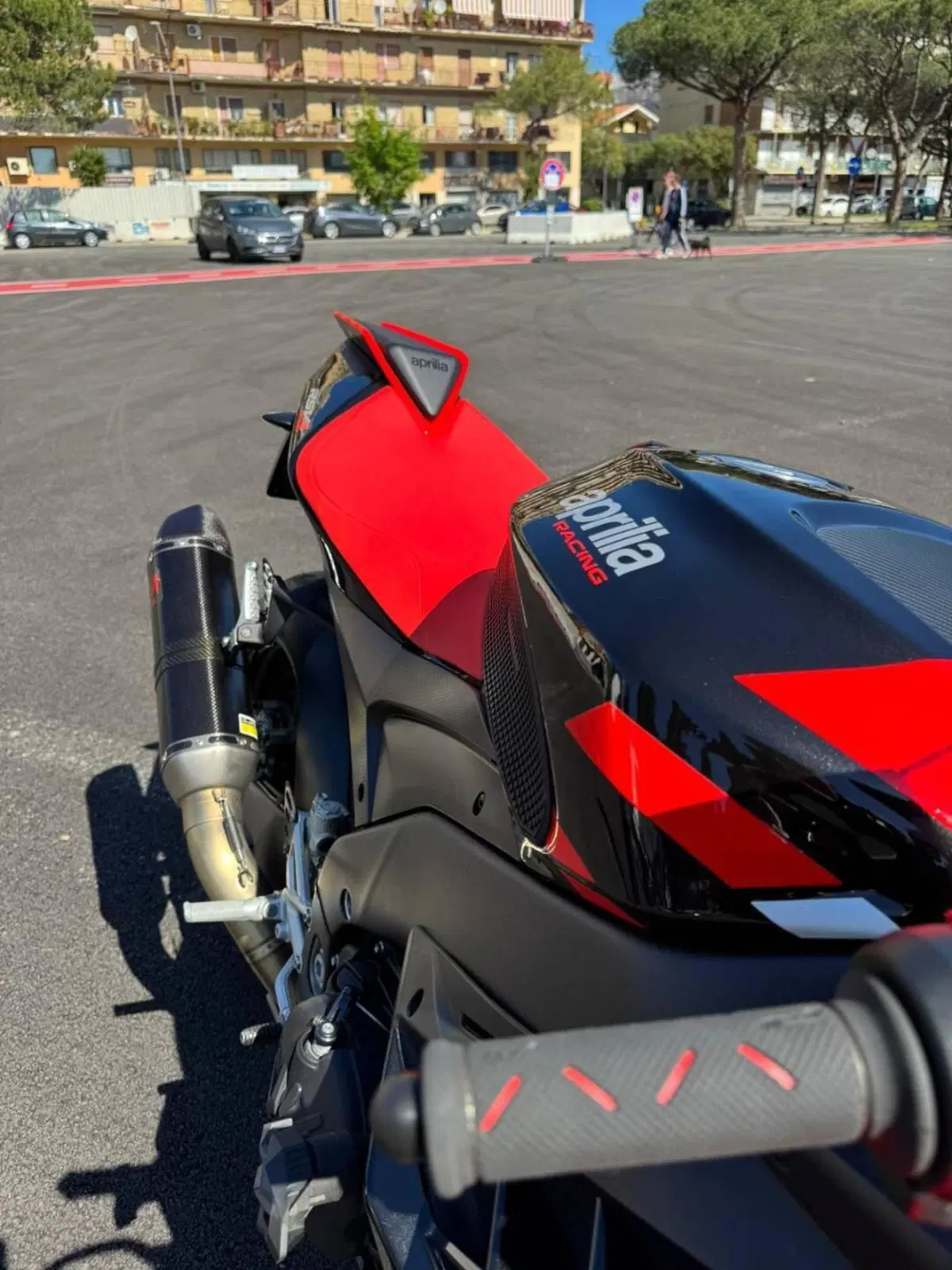 Aprilia RSV4 1100 Factory (2021 - 24) (2)
