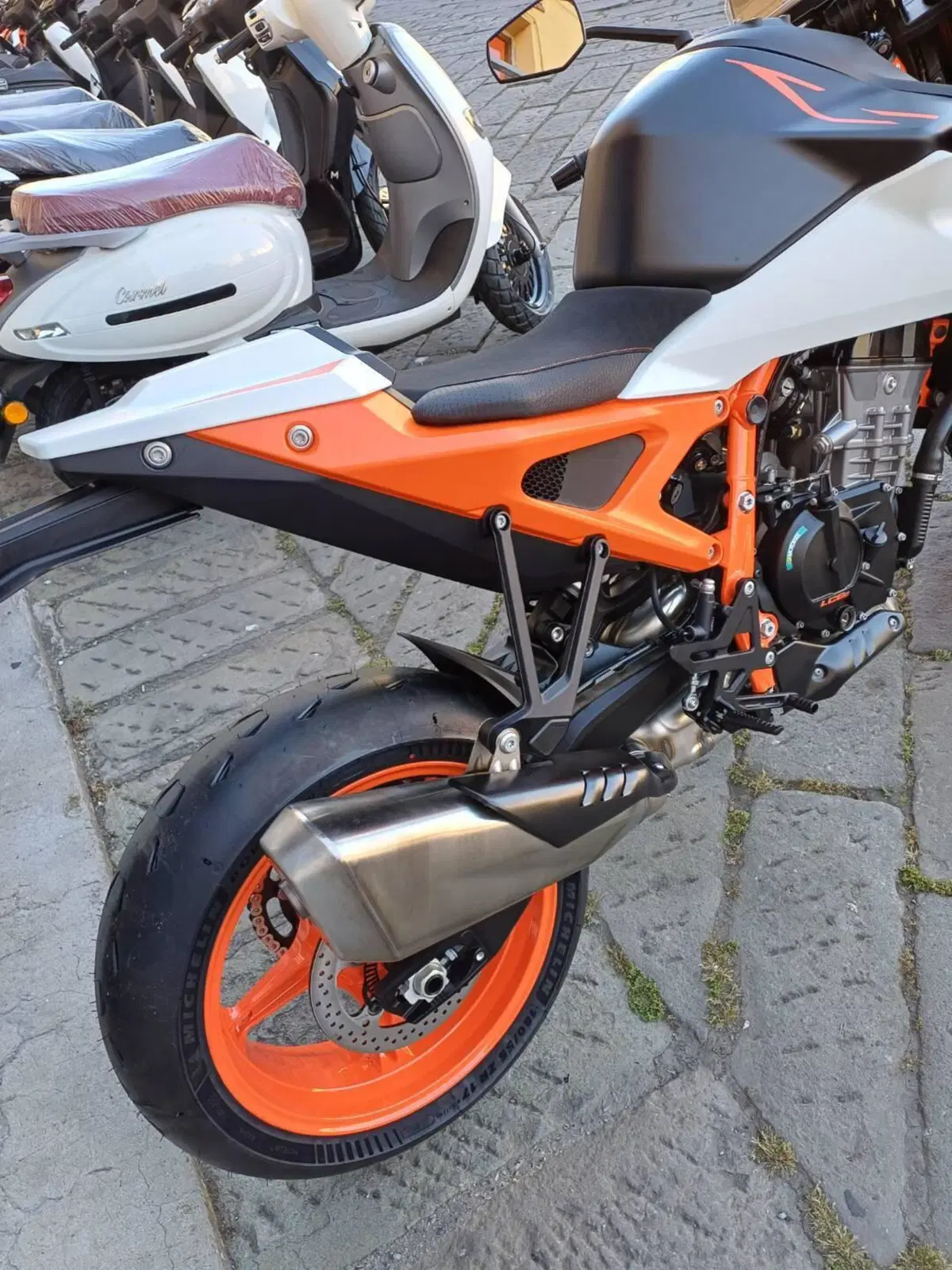 KTM 990 Duke R (2026) (4)