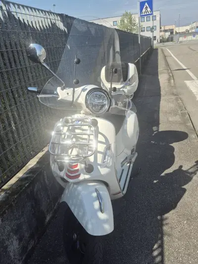 Vespa GTS 300 Super Sport Hpe (2021 - 22) usata