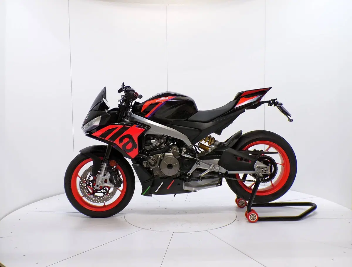 Aprilia Tuono 660 Factory (2022 - 24) (4)
