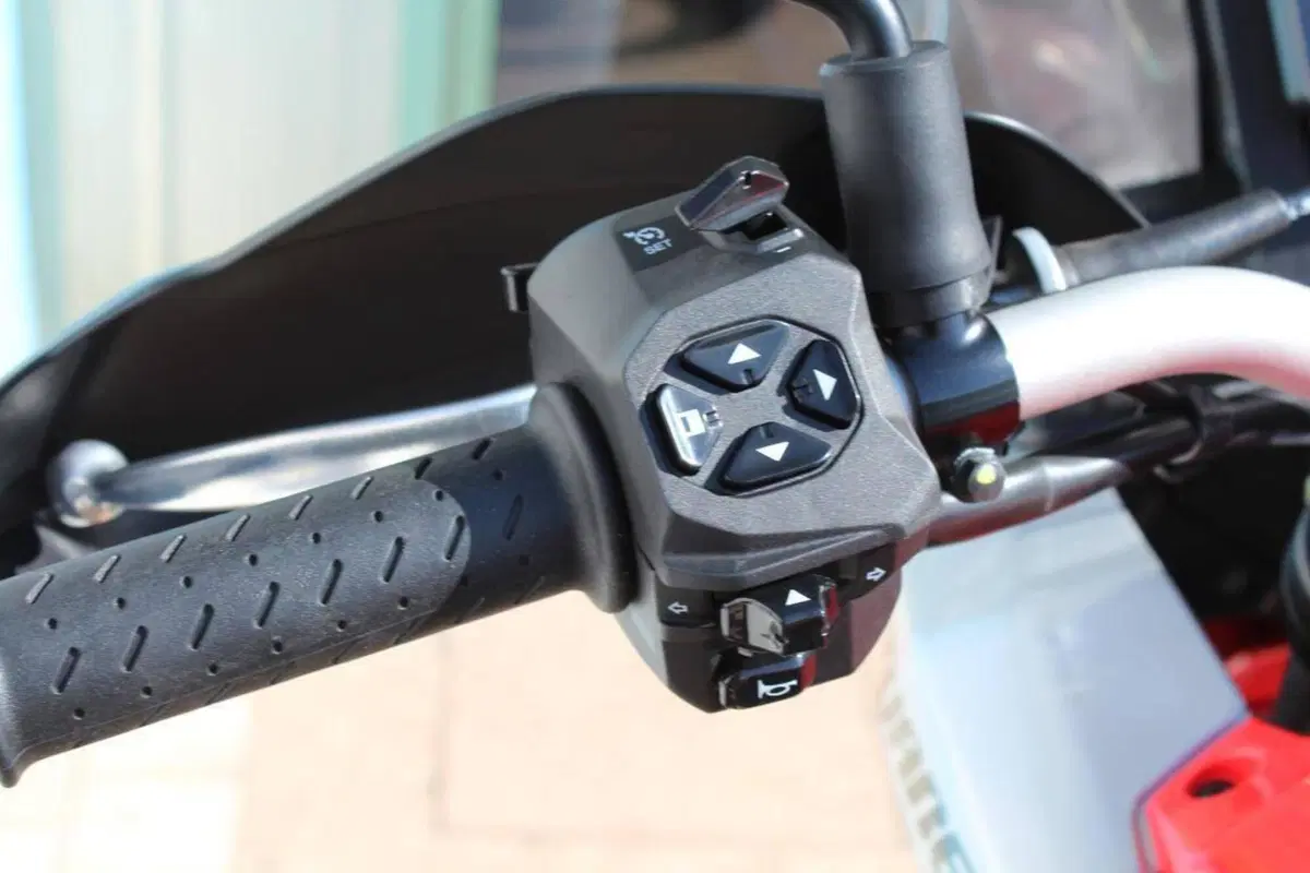 Aprilia Tuareg 660 (2022 - 24) (15)