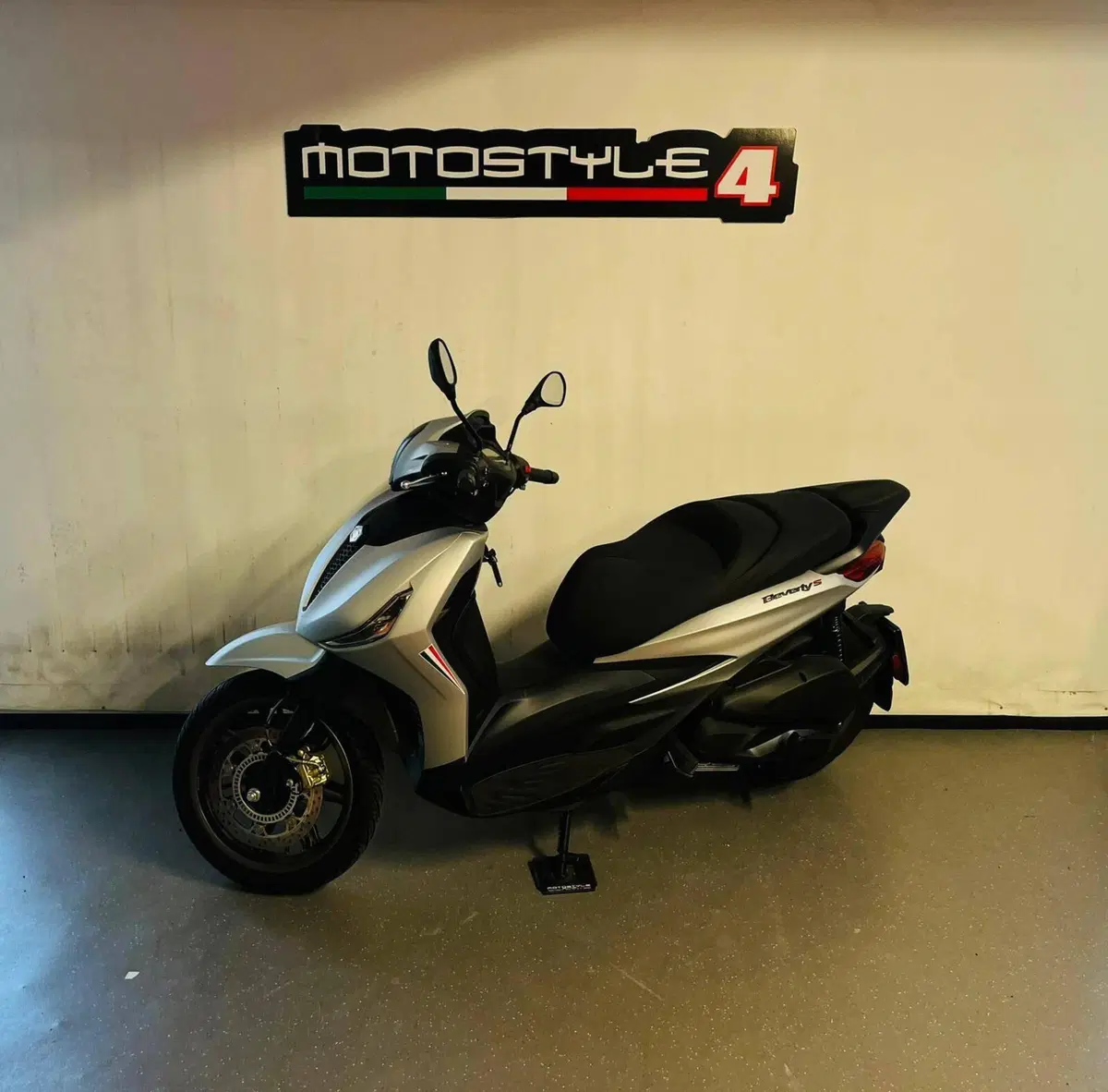 Piaggio Beverly 300 S ABS-ASR (2021 - 25) (2)