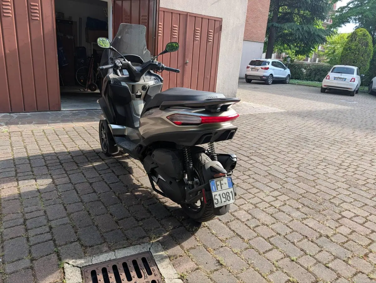 Piaggio MP3 400 ABS Hpe (2023 - 25) (2)