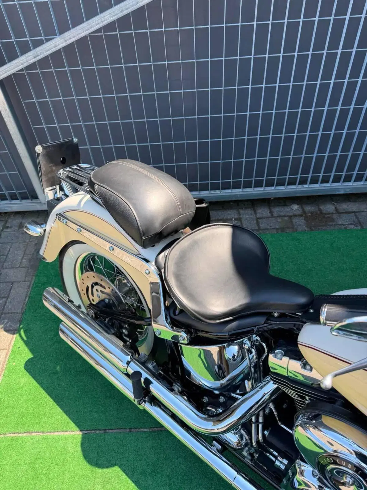 Harley-Davidson 1690 Deluxe ABS (2011 - 16) - FLSTN (4)