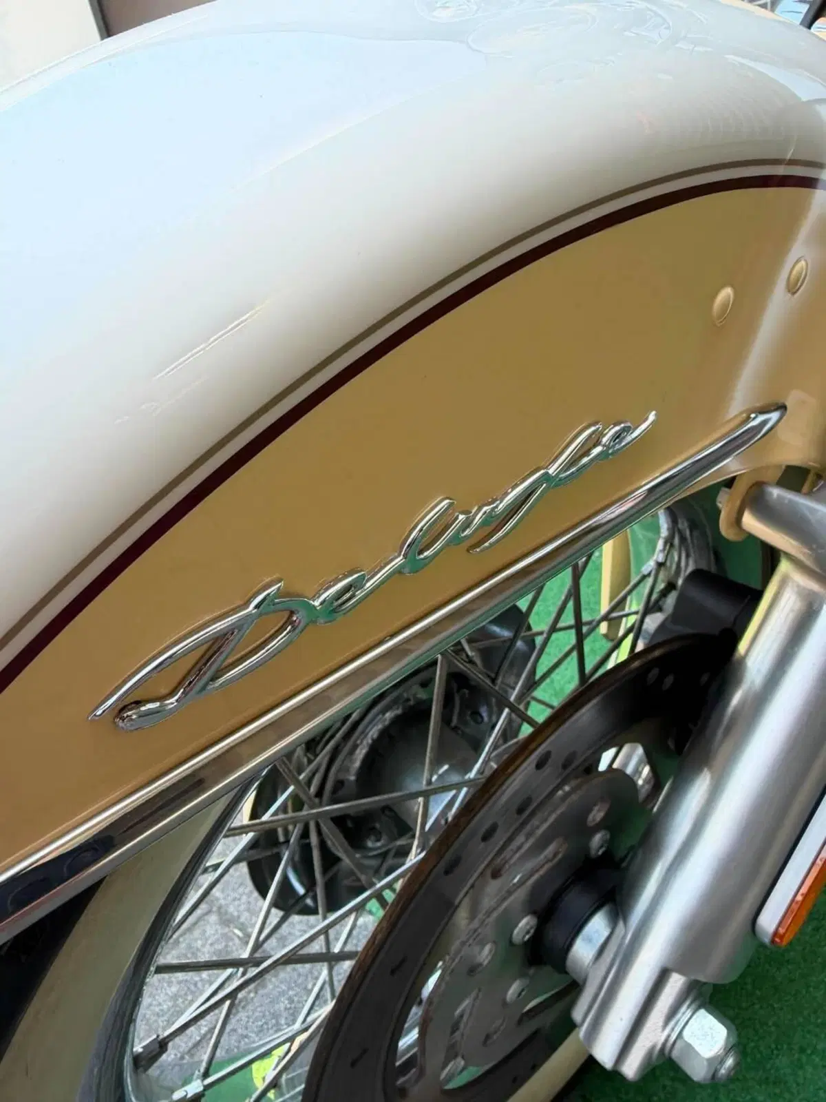 Harley-Davidson 1690 Deluxe ABS (2011 - 16) - FLSTN (9)