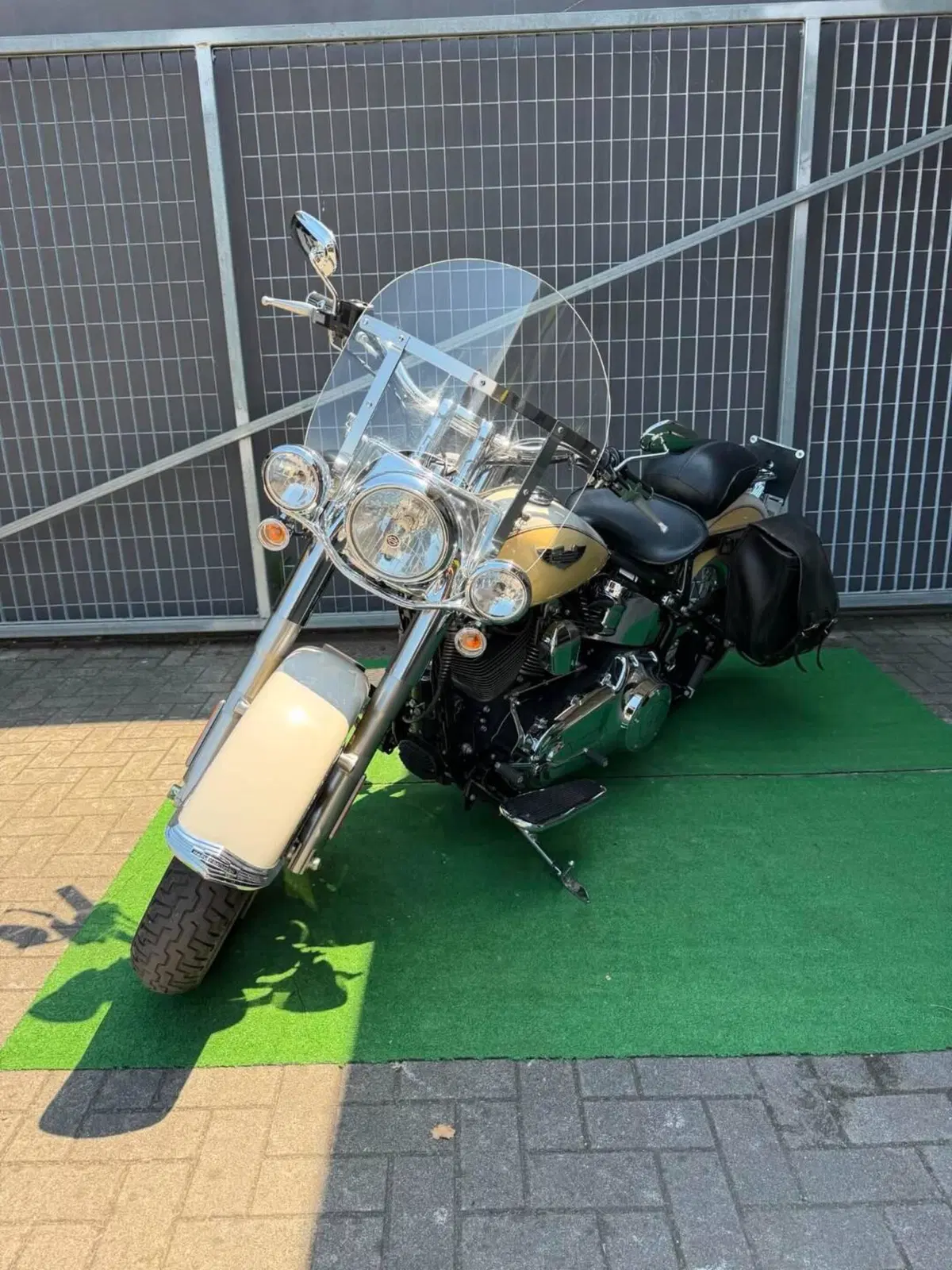 Harley-Davidson 1690 Deluxe ABS (2011 - 16) - FLSTN (5)