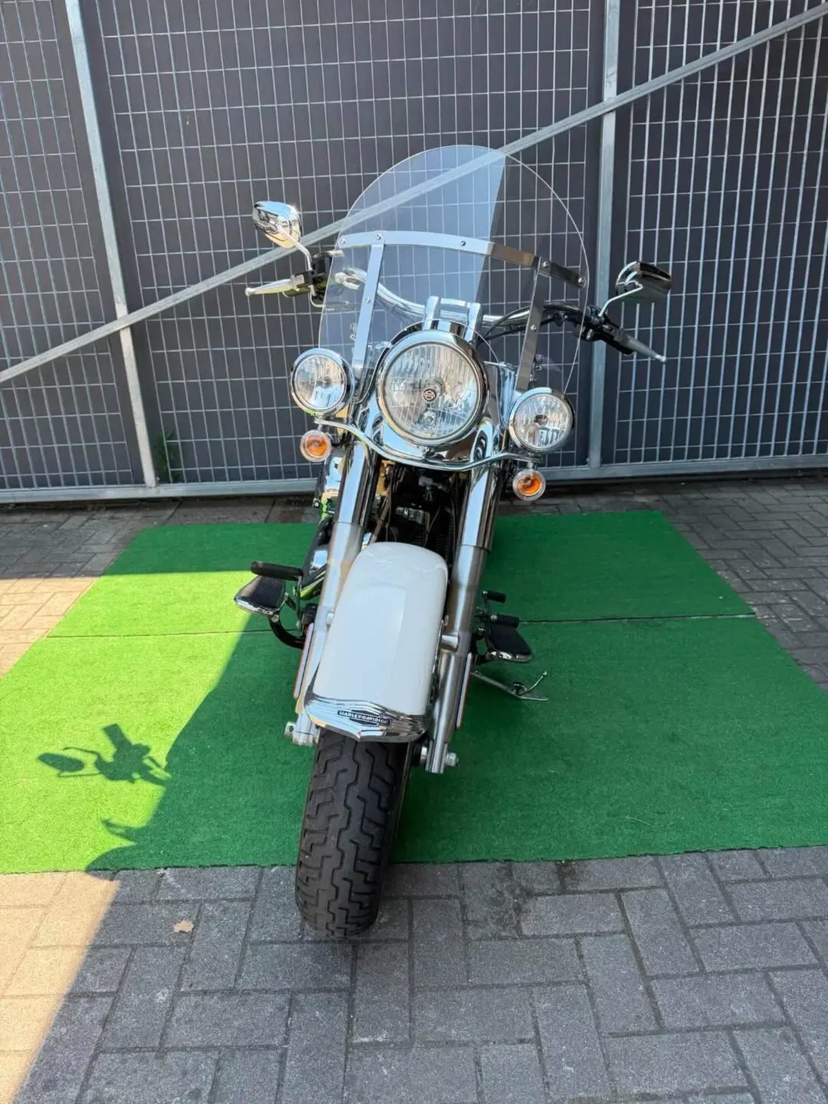 Harley-Davidson 1690 Deluxe ABS (2011 - 16) - FLSTN (8)