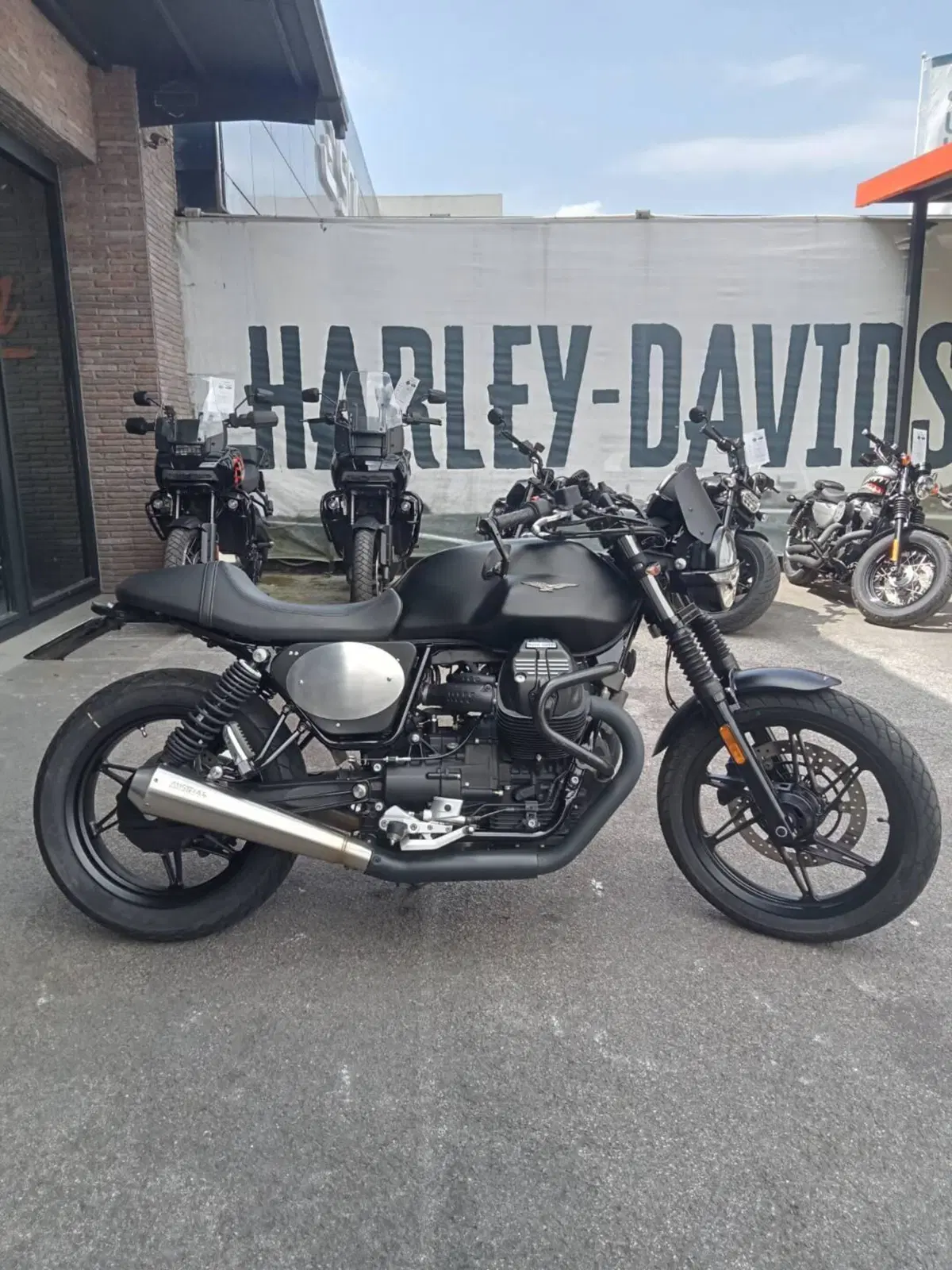 Moto Guzzi V7 Stone (2021 - 24)