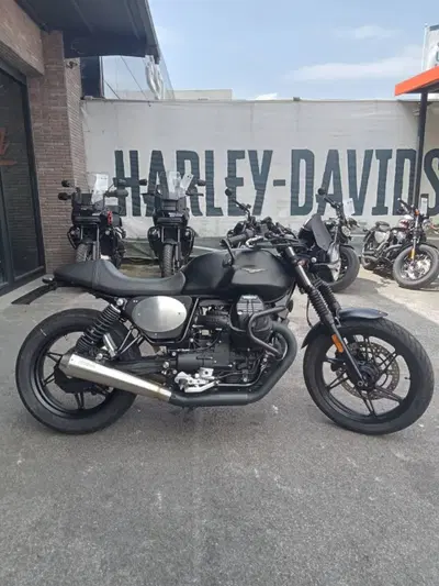 Moto Guzzi V7 Stone (2021 - 24) usata