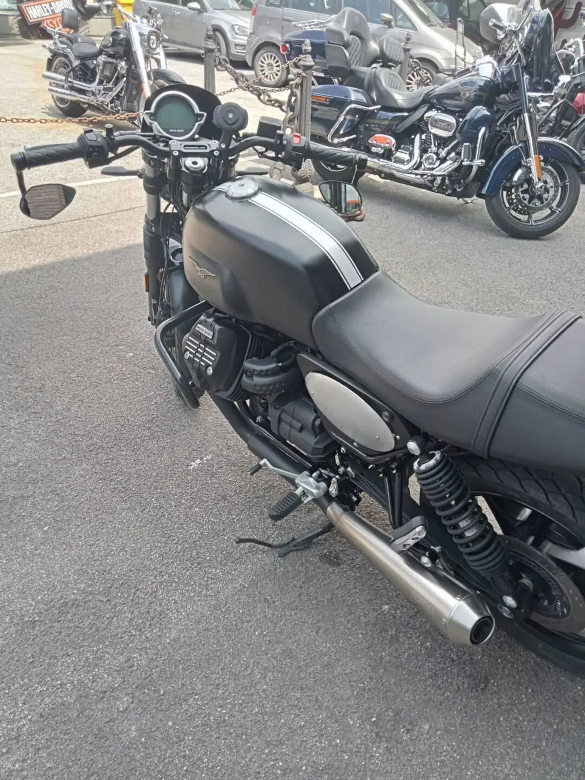 Moto Guzzi V7 Stone (2021 - 24) (3)