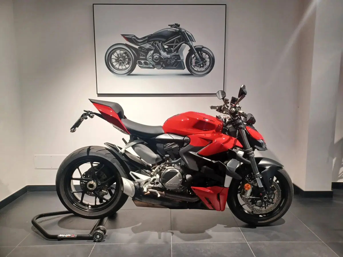 Ducati Streetfighter V2 (2022 - 24)
