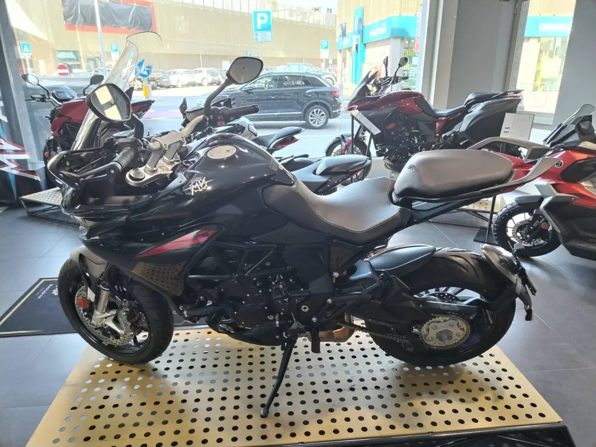 MV Agusta Turismo Veloce 800 R (2023 - 26)