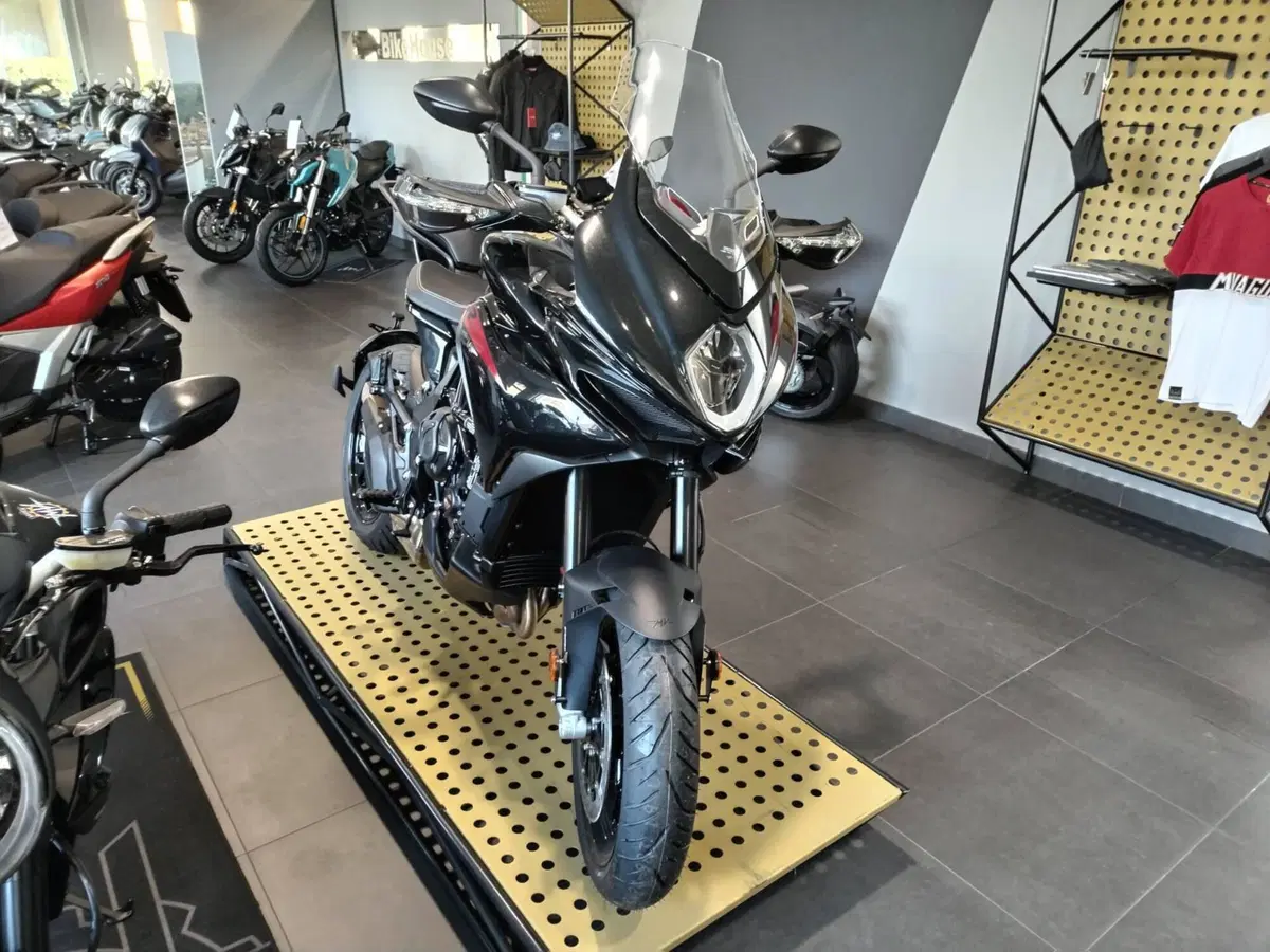 MV Agusta Turismo Veloce 800 R (2023 - 26) (3)