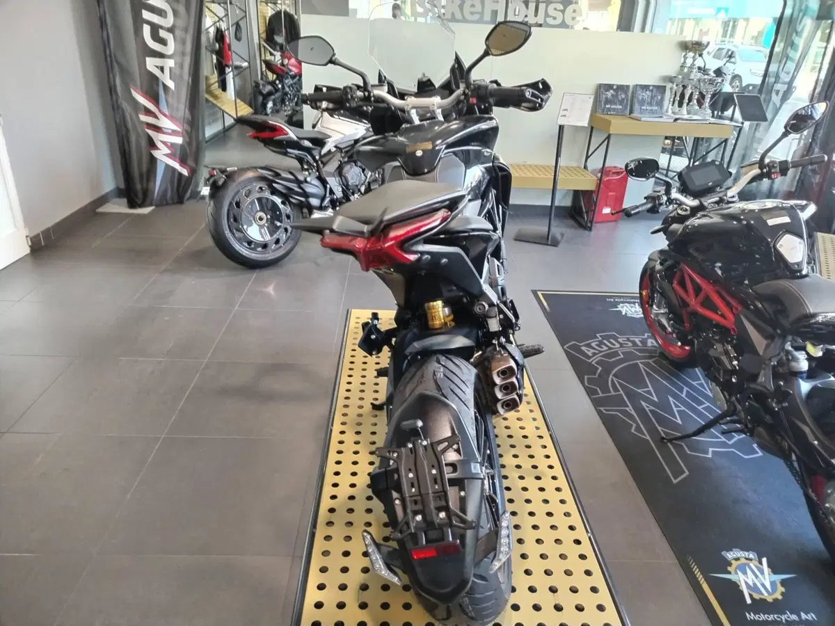 MV Agusta Turismo Veloce 800 R (2023 - 26) (5)