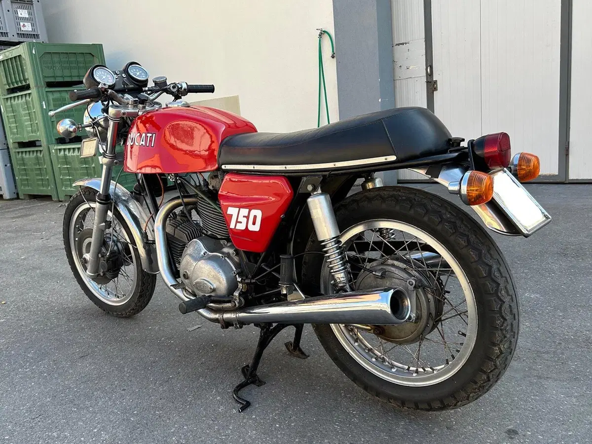 Ducati 750 GT (3)