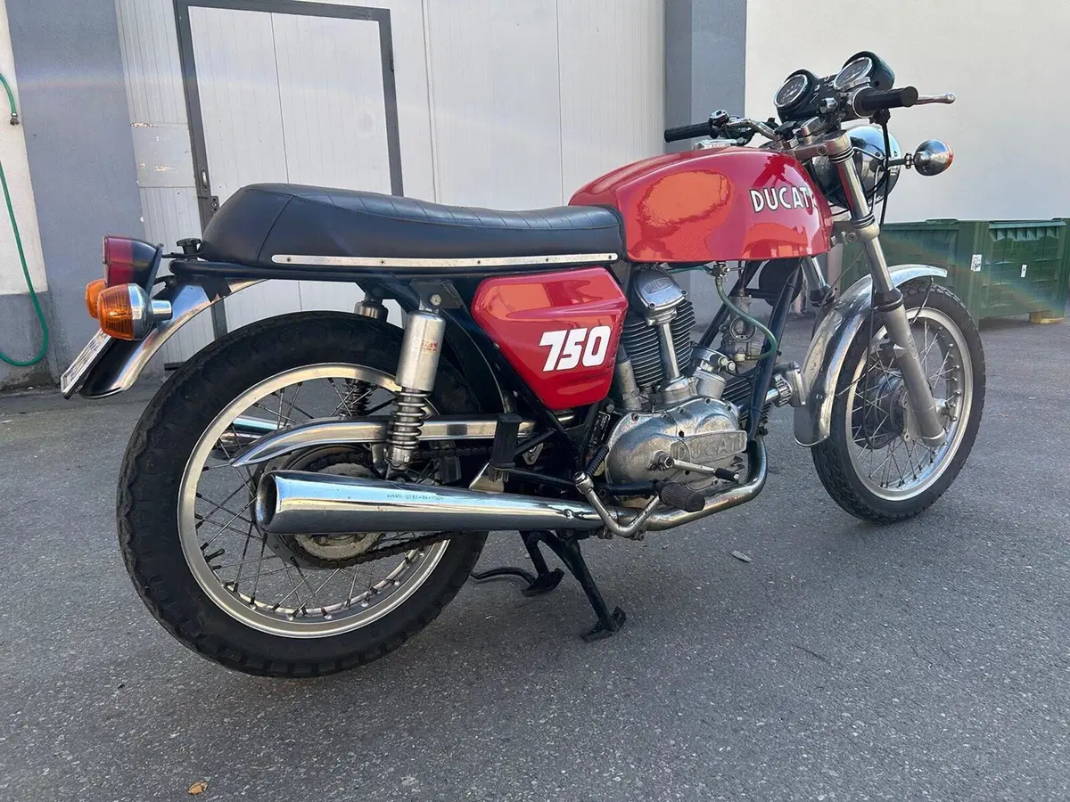 Ducati 750 GT (4)