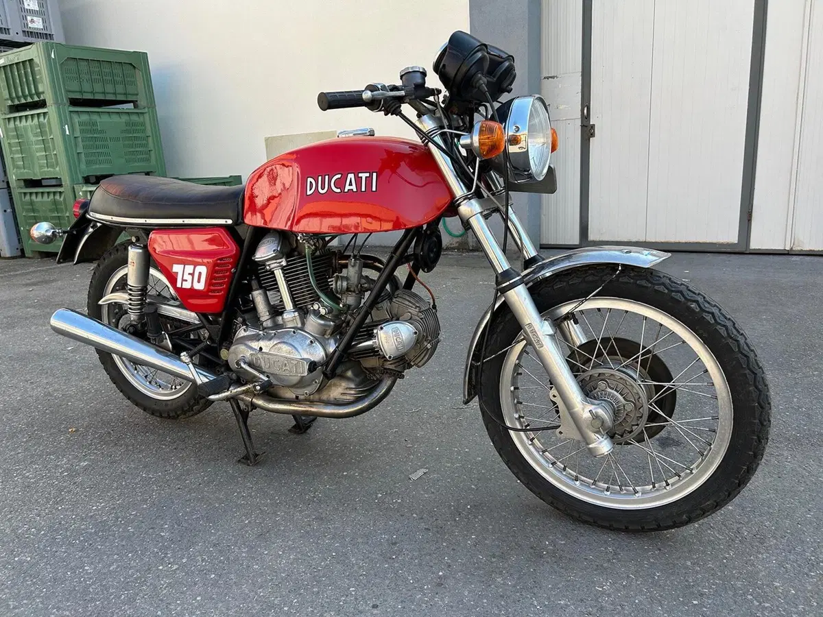 Ducati 750 GT (5)