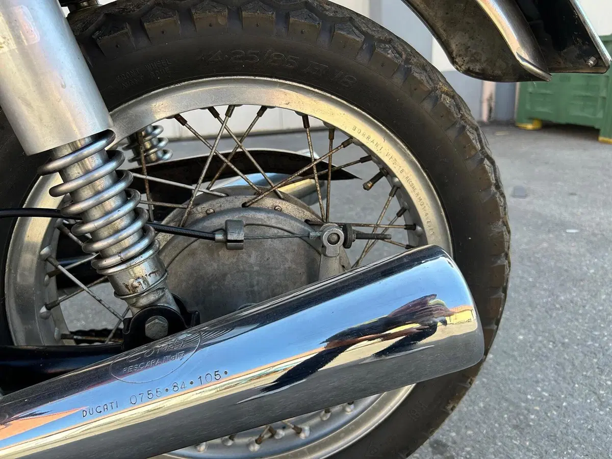Ducati 750 GT (8)