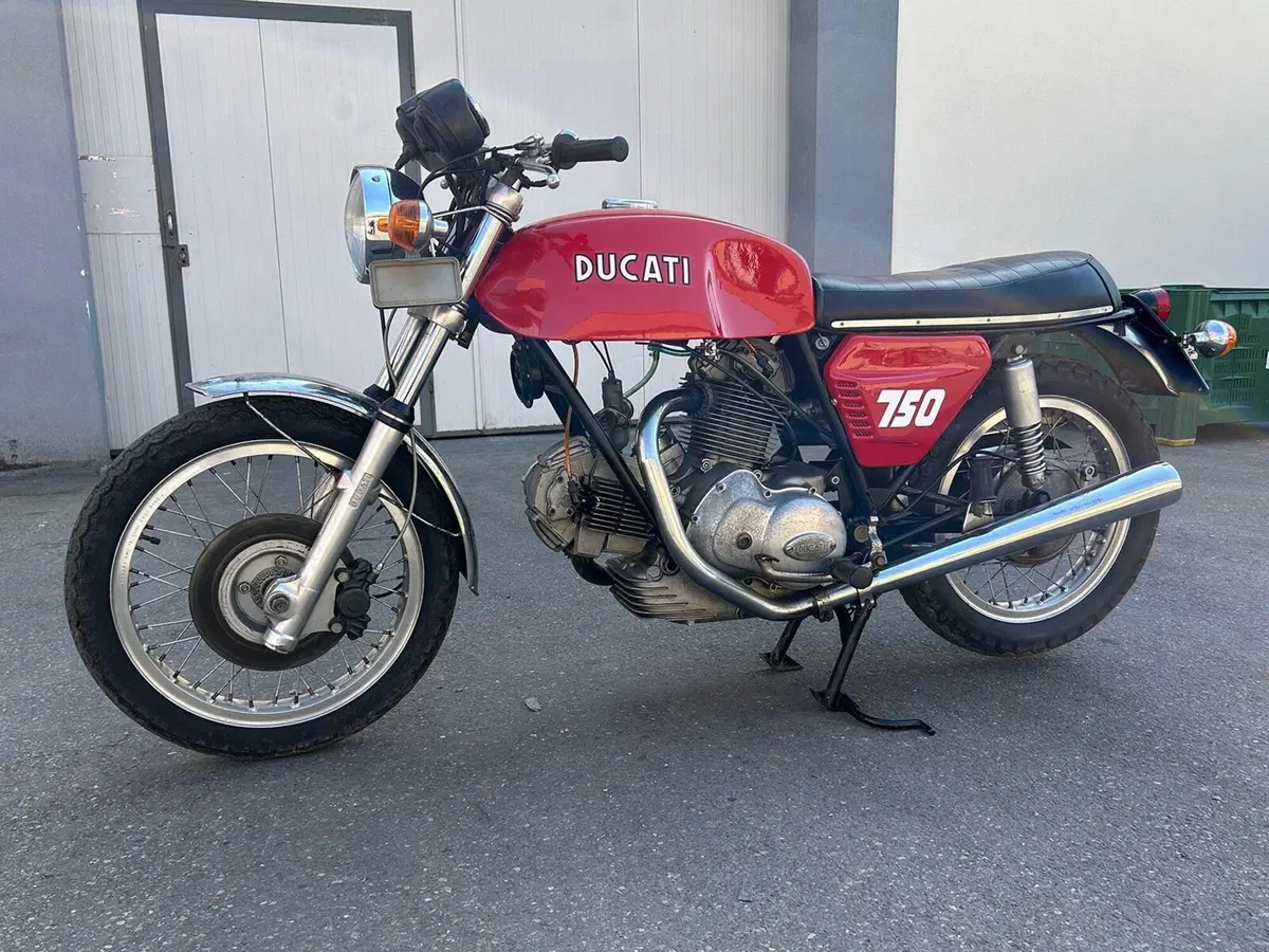 Ducati 750 GT (9)
