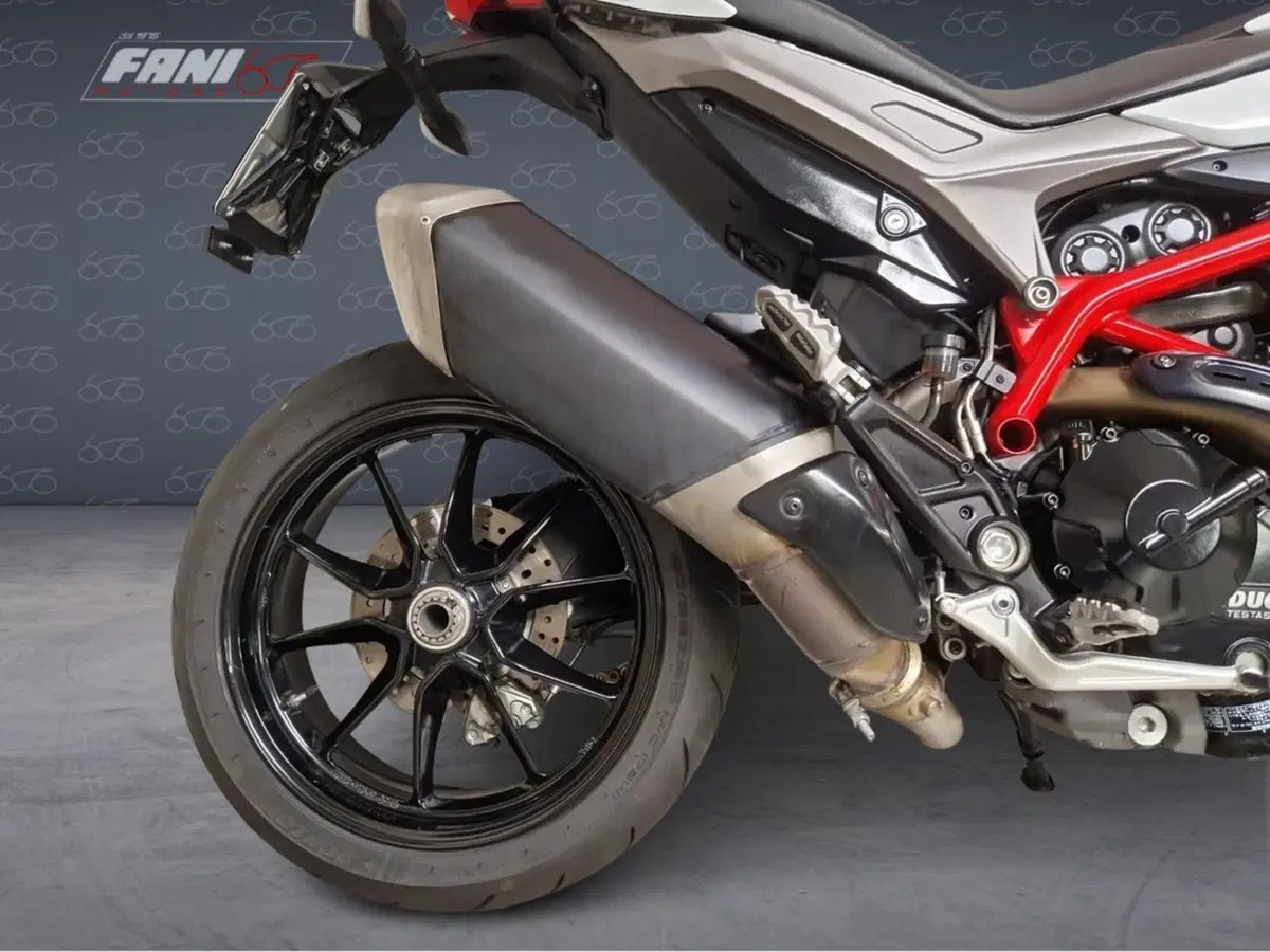 Ducati Hypermotard 939 (2016 - 18) (6)