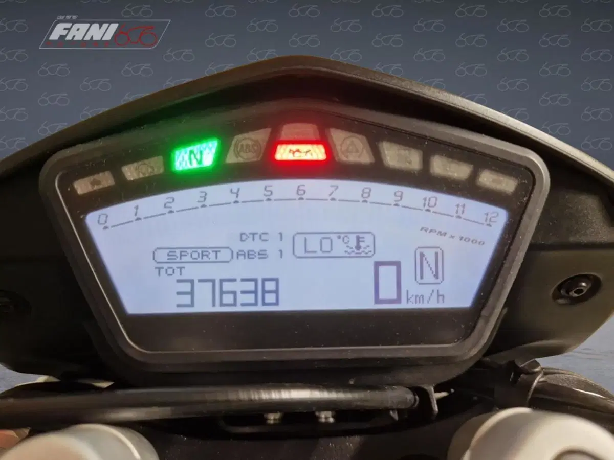 Ducati Hypermotard 939 (2016 - 18) (7)
