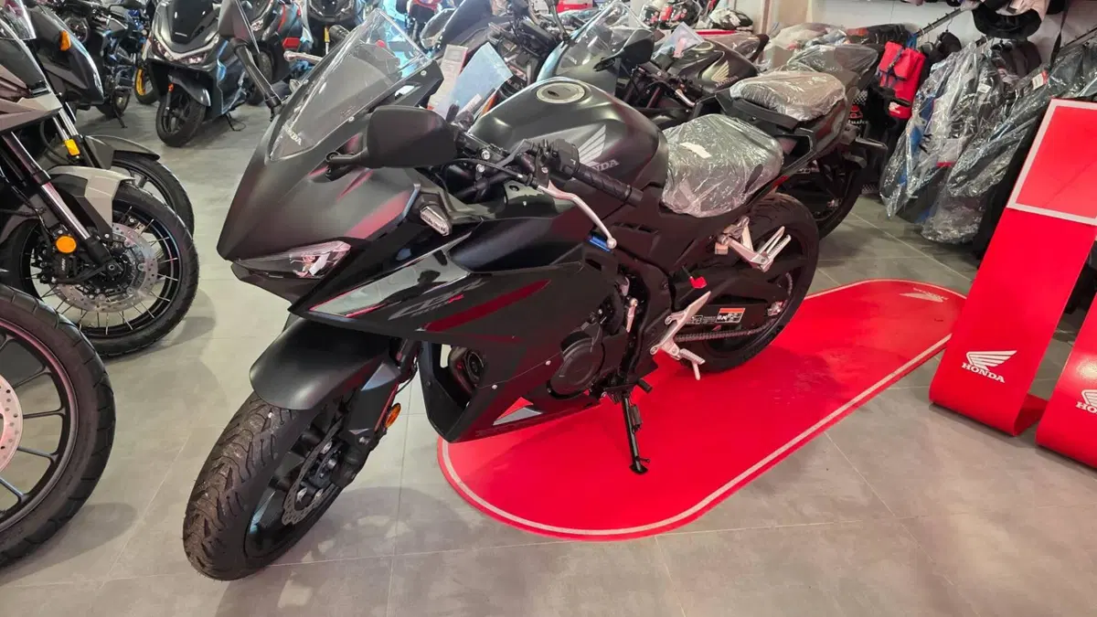 Honda CBR 500 R (2026) (4)
