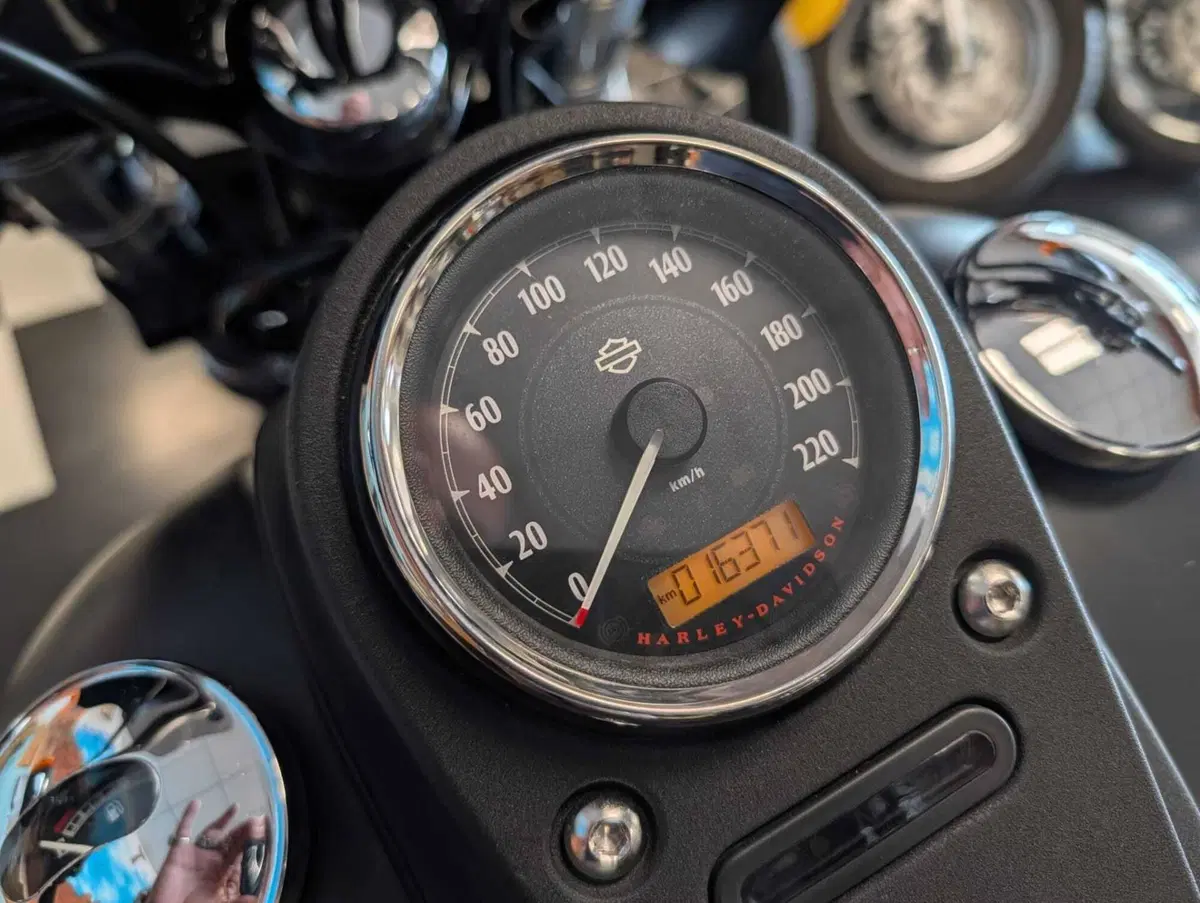 Harley-Davidson 1690 Street Bob Special (2015 - 16) - FXDB (7)