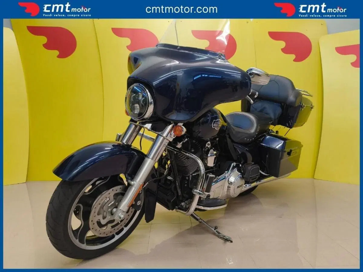 Harley-Davidson 1690 Street Glide (2011 - 13) - FLHX (2)