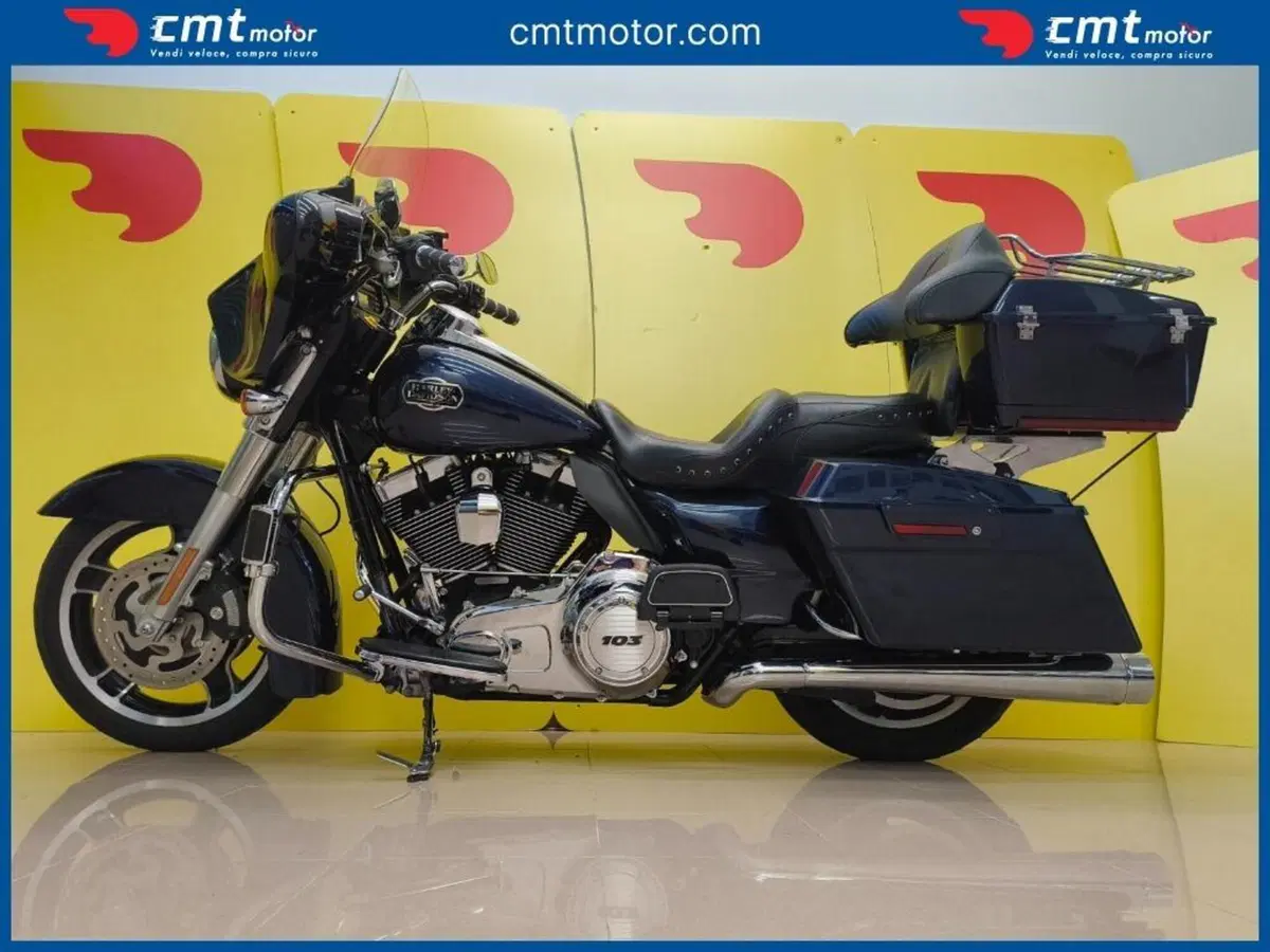 Harley-Davidson 1690 Street Glide (2011 - 13) - FLHX (3)
