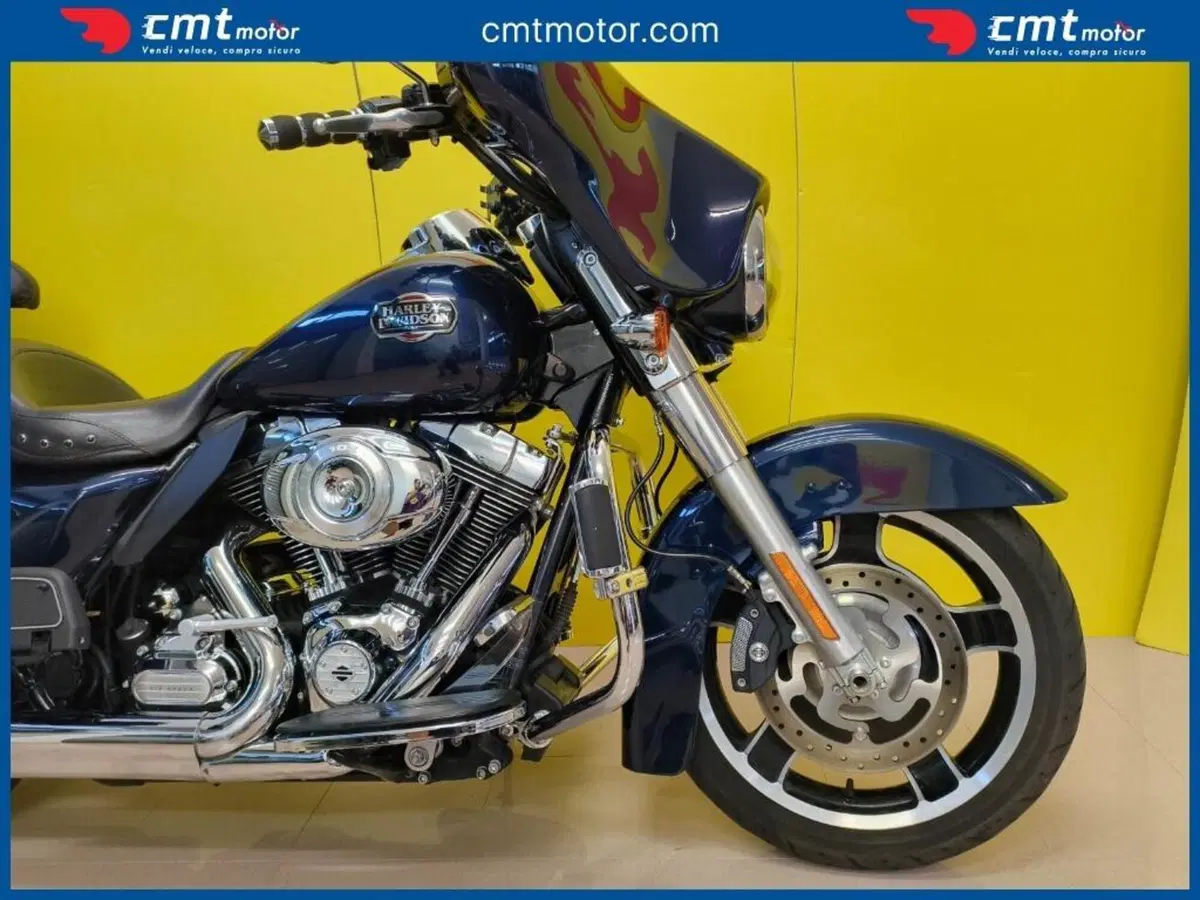 Harley-Davidson 1690 Street Glide (2011 - 13) - FLHX (8)