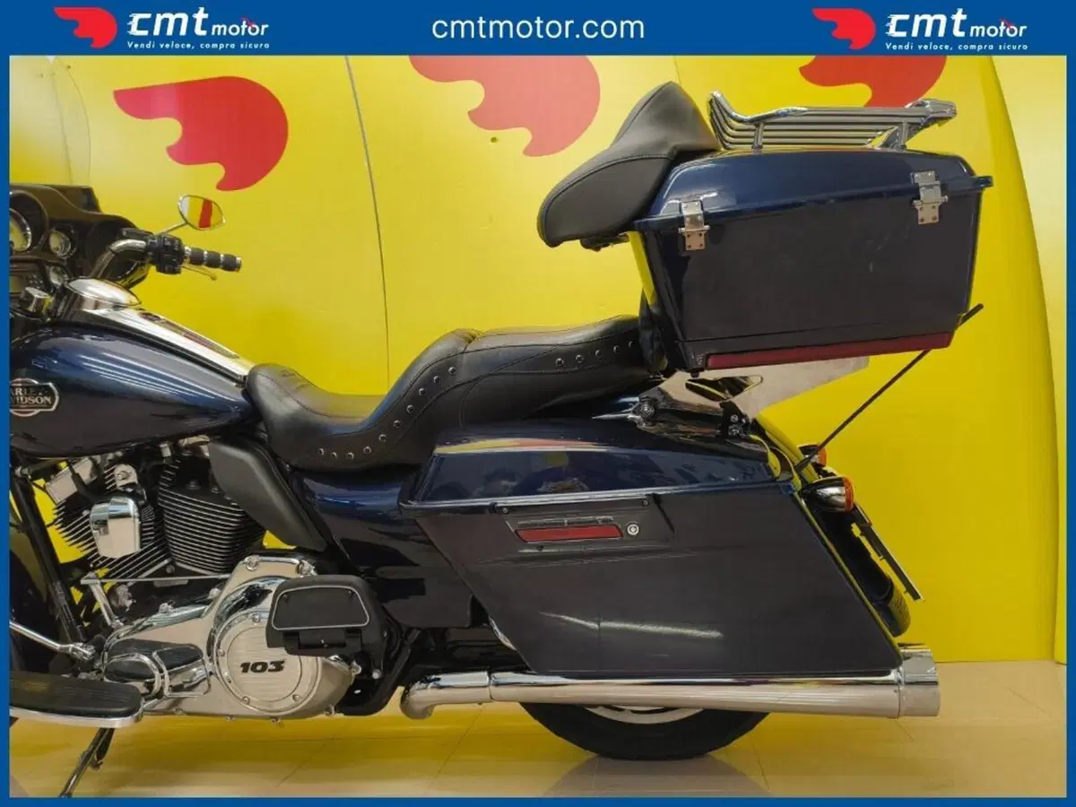 Harley-Davidson 1690 Street Glide (2011 - 13) - FLHX (9)