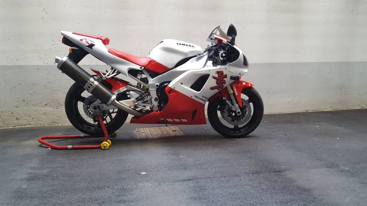 Yamaha yzf r1