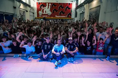 MotoGP 2026. GP d'Italia al Mugello. Marco Bezzecchi e Jorge Mart&iacute;n in visita alla Piaggio di Pontedera [FOTO e VIDEO]