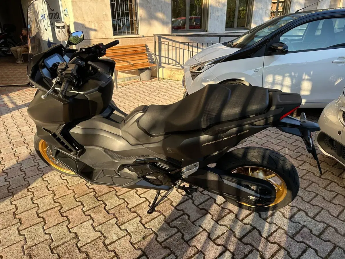 Honda Forza 750 DCT Special Edition (2024) (4)
