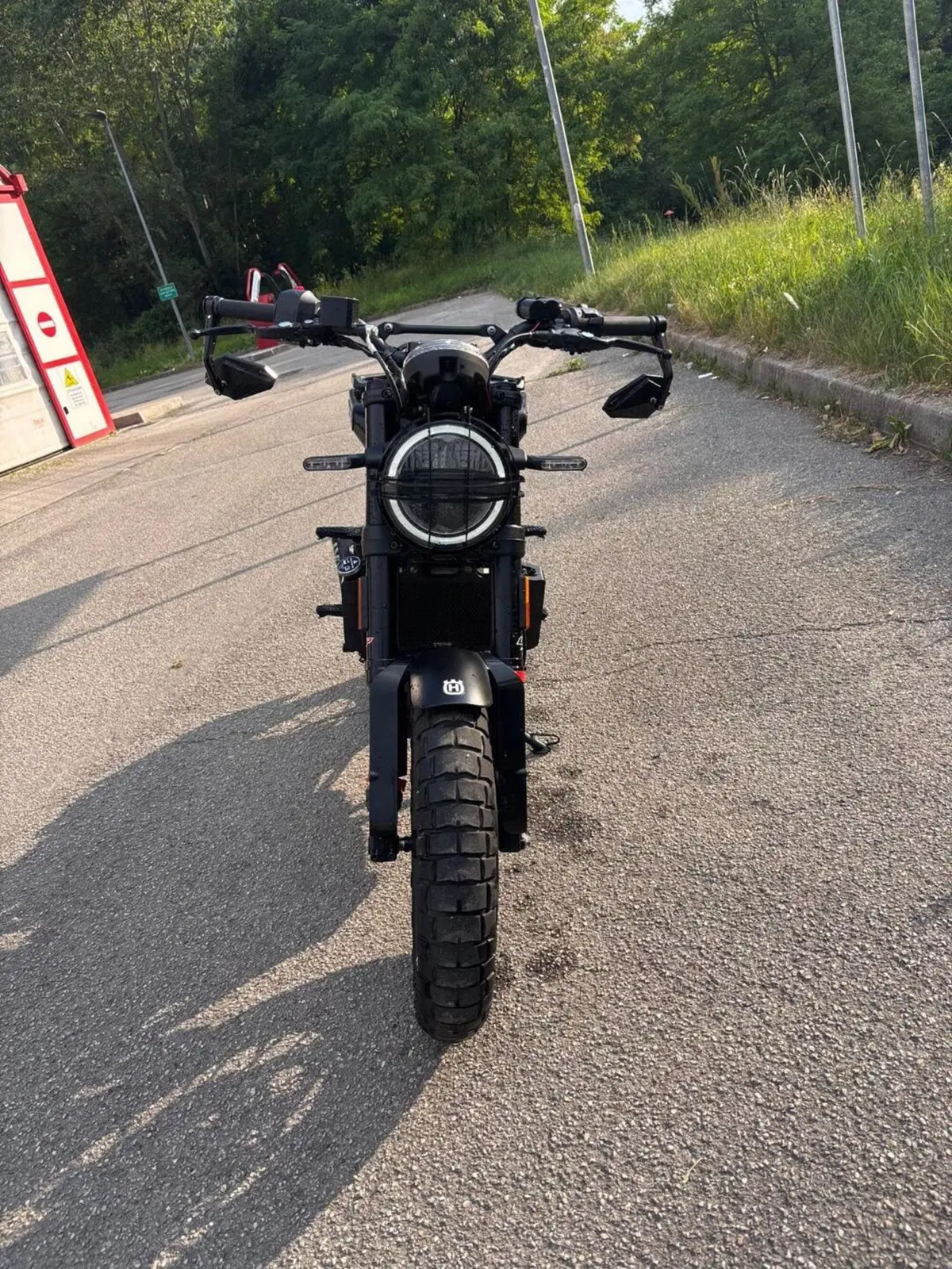 Husqvarna Svartpilen 401 (2021 - 23) (3)