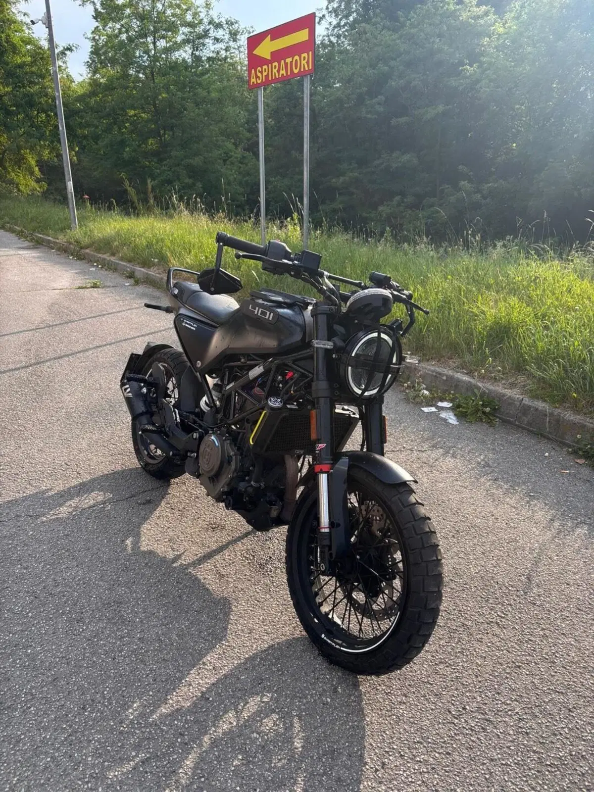 Husqvarna Svartpilen 401 (2021 - 23) (4)