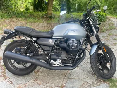 Moto Guzzi V7 Stone (2021 - 24) usata